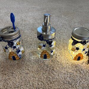 Set of 3 Bees and Hive,Handpainted 16oz Pint Mason Jar with Interchangable Lids